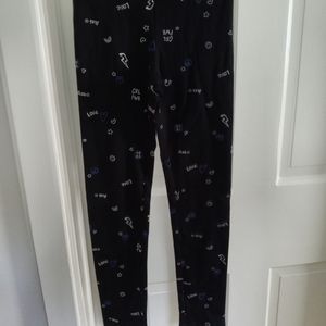 NEW.   OLD NAVY BLACK PATTERN LEGGINGS. NWT